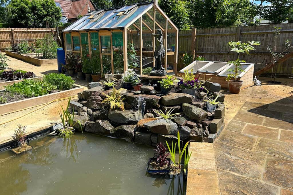 A 5* pond restoration in Frampton-on-Severn by Turtle Productions